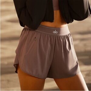 ALO Match Point Short Mushroom Large